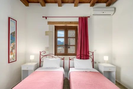  twin bedroom