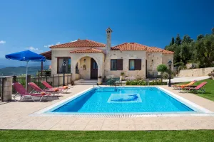 Immaculate 2-level Cretan Villa Iris, 30km west of Chania 