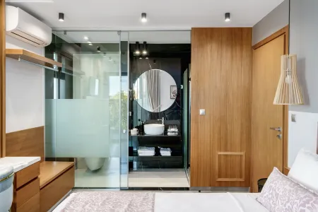  Ensuite bathroom