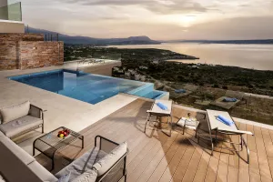 Residence Amara, Mega Sunset Panorama, Vanishing Edge Pool, Remote Beach Access