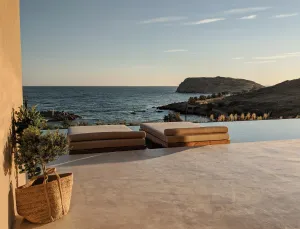 VIP Waterfront Private Retreat, Minimal Luxury Villa Nuez Ground Level, Infinity Pool & Island Sunbeds, East Crete 