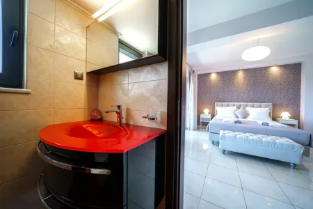 bedroom with private bathroom