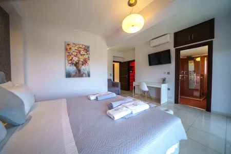  double bedroom with ensuite bathroom 