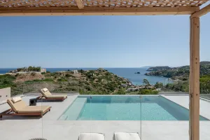 Fully equipped for the perfect holiday experience, this trendy new luxury villa Kokomo Gaia overlooks the beautiful bay of Lygaria.