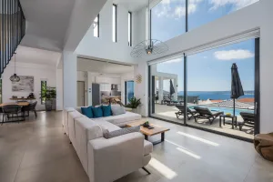 Apeiro  living room