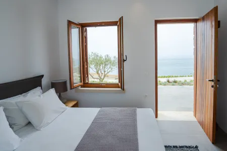 Beach House Arvi East