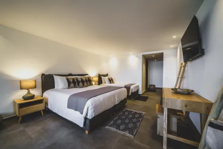  Spacious bedroom with three separate beds