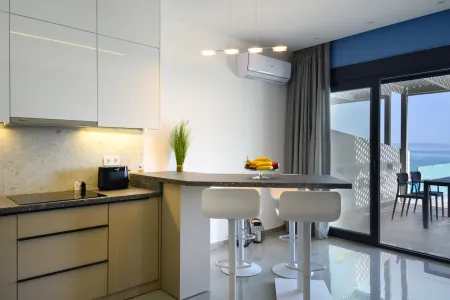  fully equipped kitchen