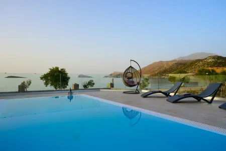  beachfront private pool