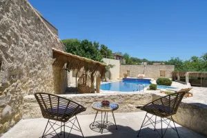 Private Apartment Reconnection with Pool & BBQ, just a short drive to Rethymno Town