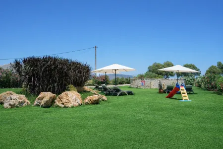  Outdoor area with vegetation