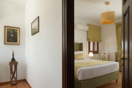 door to double bedroom 3