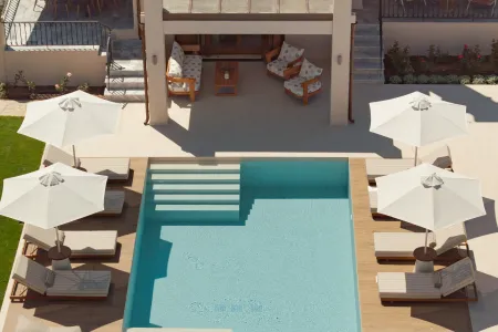  pool and exterior furniture