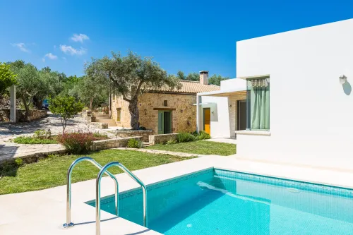  Private swimming pool