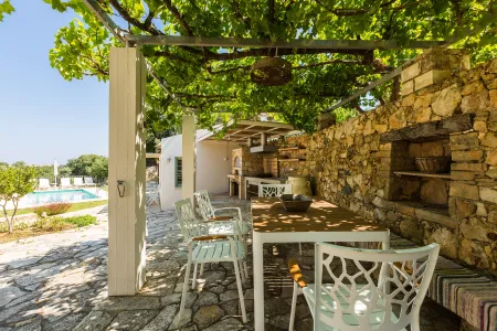  BBQ area with dining table