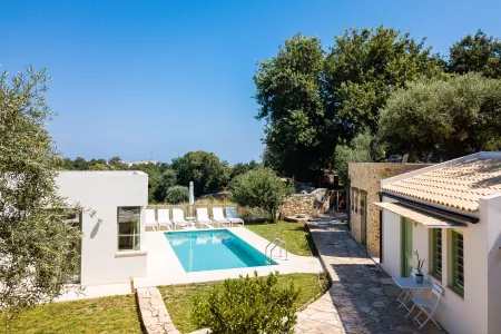  Villa with private pool 