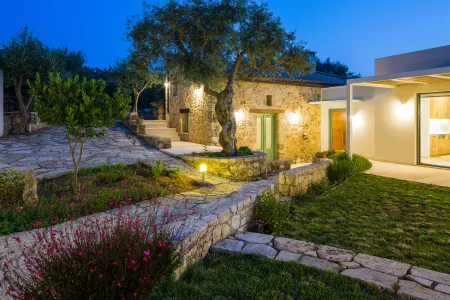  Villa gardens at night