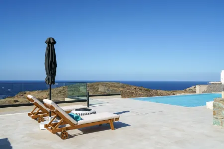  Infinity pool with seaviews