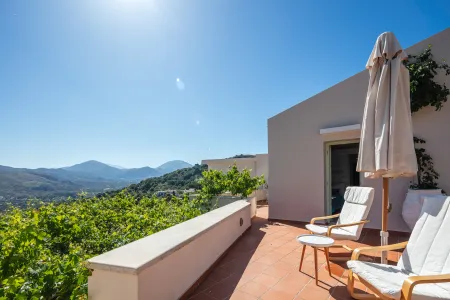 balcony with mountain view