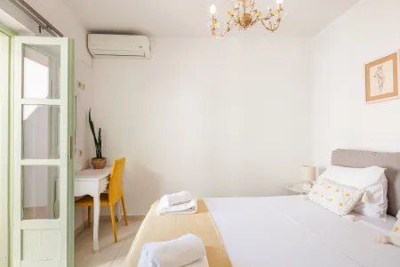  double bedroom with balcony access