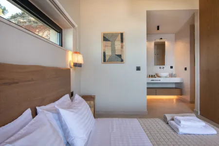  Double bedroom with ensuite bathroom