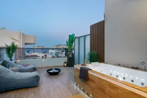 New Stylish Charavgi Suite II with Jacuzzi, Just Steps from Agia Pelagia Beach