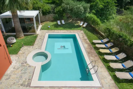 Private Pool