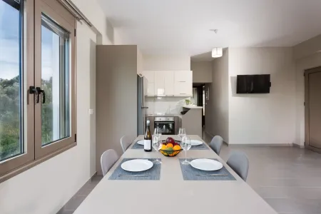  Dining area right next to the kitchen