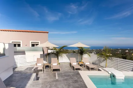  Sunbeds with pool and sea view