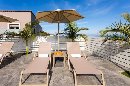  Breakfast by the pool