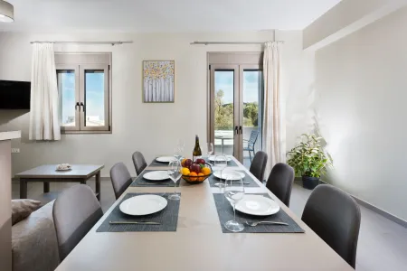  Dinig area with view