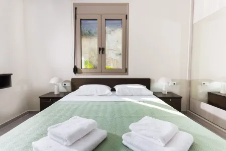  Bright double bedroom 