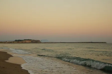  Rethymno beach area
