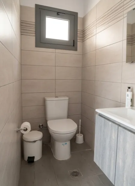  Toilet