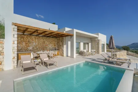  villa with private pool