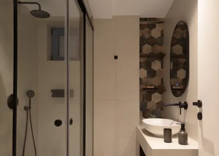  wc/shower