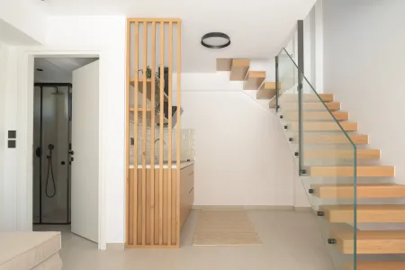  living area with kitchen and wc/shower 