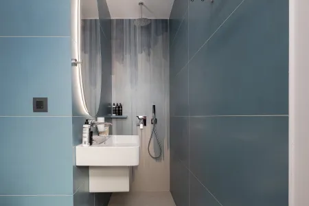  Studio bathroom