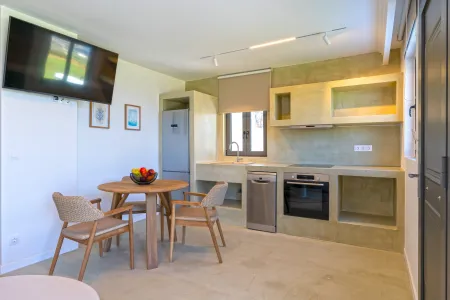  Fully equipped kitchen