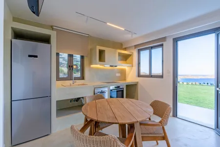  Fully equipped kitchen