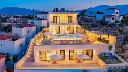  Villa and studios at Night
