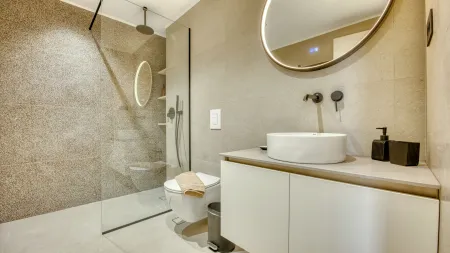   Studio 2 Bathroom