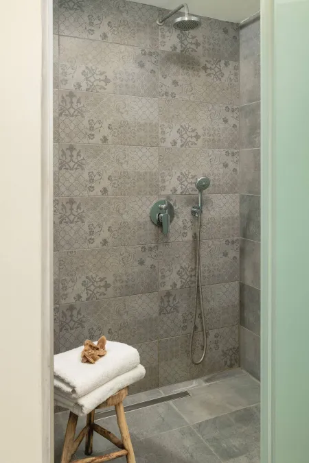  ensuite bathroom