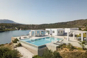 Luxury villa Cristal with Infinity Pool and Awesome Hilltop Sea Views