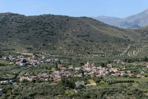 Kastelli Fournis - A Small “Venice” in Crete